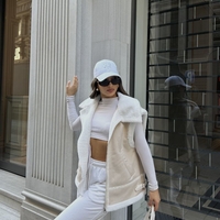 Velour Charm – издължен елек от велур с каракул