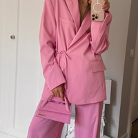 Pink Elegance – Костюм със сако и панталон