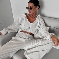 Спортен екип „Urban Fit“ с връзки и скъсено горнище