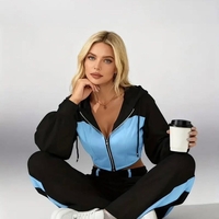 Памучен спортен екип със скъсен суитчър и деним долнище с висока талия