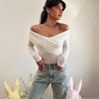 Velvet Kiss White – Елегантна блуза с голи рамене