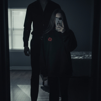 “Hunting Adeline” суичър