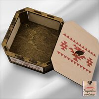 Дървена кутия с българска шевица „Канатица“