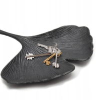 ЧЕРЕН ПОДНОС АЛУМИНИЕВА ДЕКОРАТИВНА ЧИНИЯ С ПОСТАВКА ОТ ЛИСТА НА ГИНКО 28 x 26 x 2 СМ