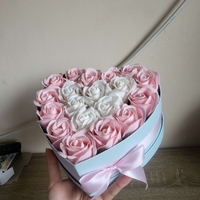 Кутия сърце с 15 сапунени рози