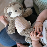 Плюшена играчка Ingenuity - Ленивецът Loni Plush Toy