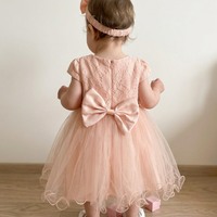 Рокля с дантела и тюл в нежен прасковен нюанс