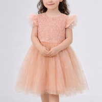 Рокля с тюл и перли в прасковен цвят