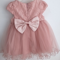 Рокля от дантела и тюл в цвят пепел от рози