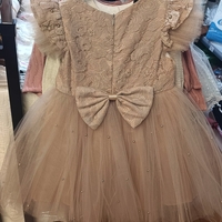 Рокля с тюл и перли в светло бежов цвят