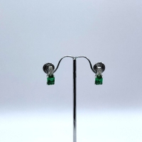 Комплект от обици и висулка със синтетичен смарагд