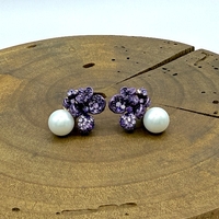 Обици с перла и лилави циркони