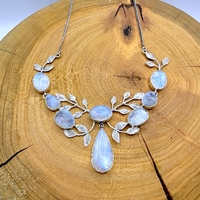 Колие с лунен камък