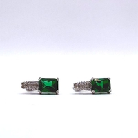 Комплект от обици и висулка със синтетичен смарагд