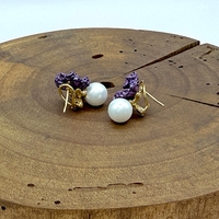 Обици с перла и лилави циркони