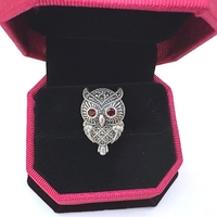 Брошка бухал с марказити и гранат