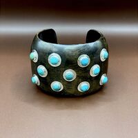 Гривна от дърво със сребърни елементи и тюркоаз