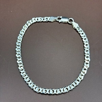 Сребърна гривна с елементи осмици