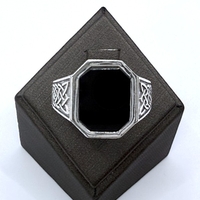 Сребърен пръстен с оникс