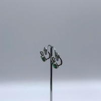 Комплект от обици и висулка със синтетичен смарагд