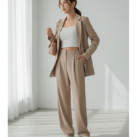 Елегантен бежов костюм