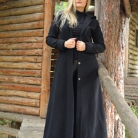 Черно елегантно дълго палто с качулка и колан