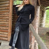 Черно елегантно дълго палто с качулка и колан
