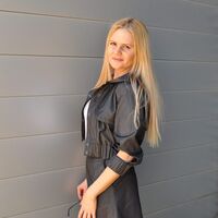 Късо яке от деним с ластици и качулка