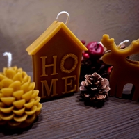 Свещ от пчелен восък „Златна Коледна къщичка“