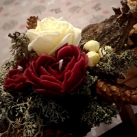 Аранжировка „Горска приказка“ с восъчни рози и естествен лишей