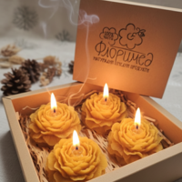 Ръчно изработена свещ от пчелен восък „Цъфнал Божур“ (в подаръчна кутия)