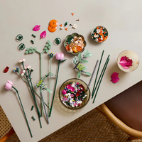 LEGO® Botanicals Букет с розови цветя 10342