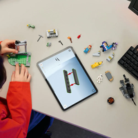 LEGO® Fortnite® Лагерът на Peely и Sparkplug 77075