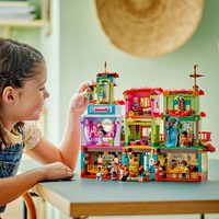 LEGO® Disney Encanto Магическата къща на семейство Мадригал 43245