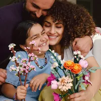LEGO® Botanicals Букет с розови цветя 10342