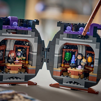 LEGO® Harry Potter™ Котел: Класна Стая за тайни отвари 76464