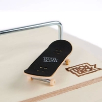 Игрален комплект Spin Master Tech Deck Real Wood, Рампа Shred Pyramid & фингърборд Blind