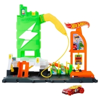 Игрален комплект Mattel Hot Wheels Бензиностанция със зарядни станции и количка