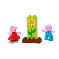 LEGO® DUPLO® Градината и дървесна къща на Пепа 10431