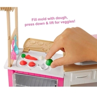 Кухненски комплект Mattel Barbie, с аксесоари, кукла и моделини