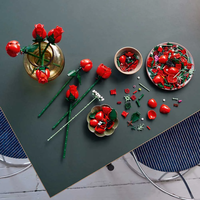 LEGO® Icons Букет рози 10328