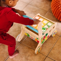 Дървен сортер Melissa and Doug Количка за хранителни стоки 30732
