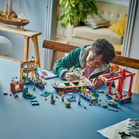 LEGO® City Крайбрежно пристанище с товарен кораб 60422