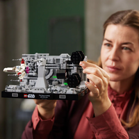 LEGO® Star Wars™ Диорама на полета към шахтата на Death Star 75329