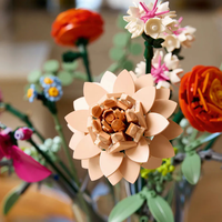 LEGO® Botanicals Букет с розови цветя 10342
