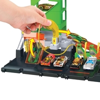 Игрален комплект Mattel Hot Wheels Бензиностанция със зарядни станции и количка