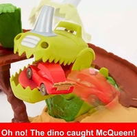 Писта Mattel Cars Dino Playground, с една кола Lightning McQueen