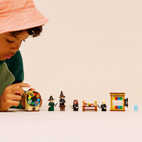 LEGO® Harry Potter™ Замъкът Хогуортс Церемония с разпределителната шапка 76460