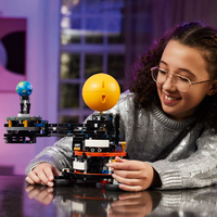 LEGO® Technic Планетата Земя с Луната в орбита 42179