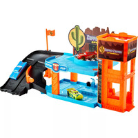 Игрален комплект Mattel Cars 3 Glow Racers Copper Canyon Glowing Garage